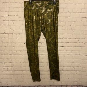 Runway Ready Womens Leggings XL Green Gold Camo Cropped NWT
